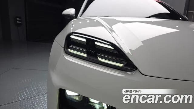 Porsche Macan Electric — Фото автомобиля 7