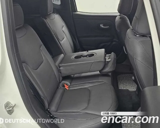 Jeep Renegade — Фото автомобиля 12