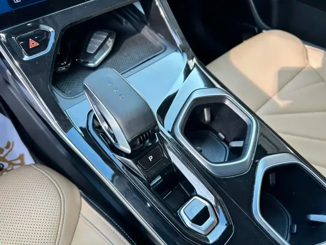 Geely Boyue L — Фото автомобиля 16
