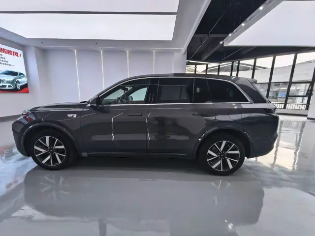 Li Auto L8 — Фото автомобиля 8