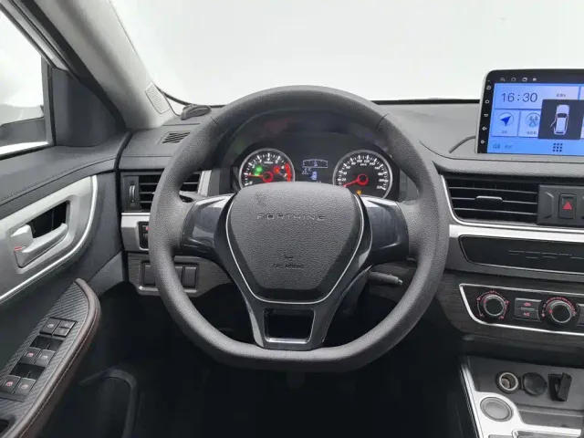 Forthing T5 — Фото автомобиля 11
