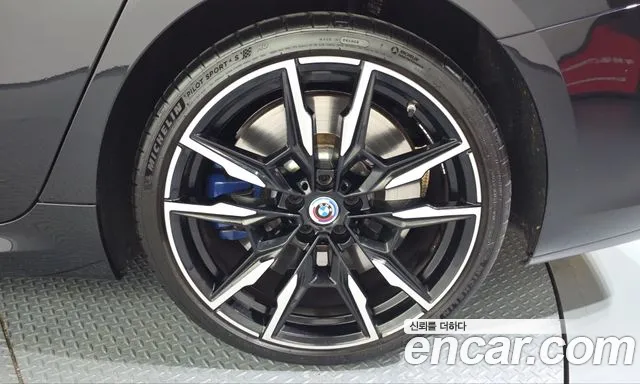 BMW 8 Series G15 — Фото автомобиля 6