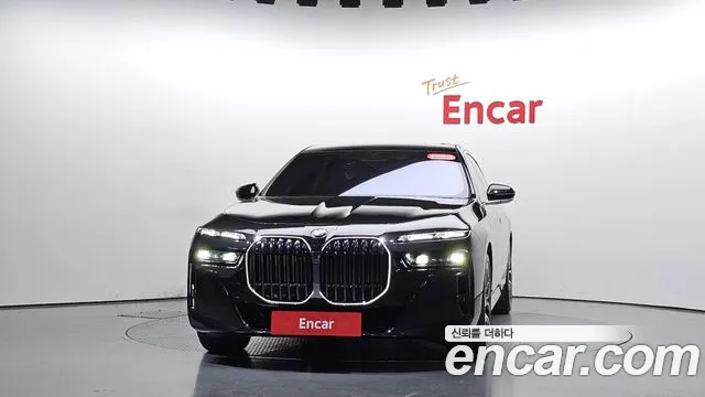 BMW 7-Series 7 серия (G70) 740i xDrive M Sport — Фото автомобиля 3