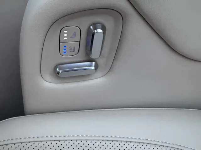Li Auto MEGA — Фото автомобиля 16