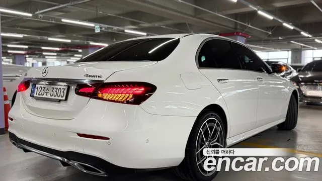 Mercedes-Benz E-Class — Фото автомобиля 8