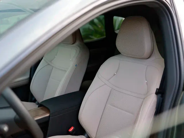 Volvo XC70 Plug-in Hybrid — Фото автомобиля 4
