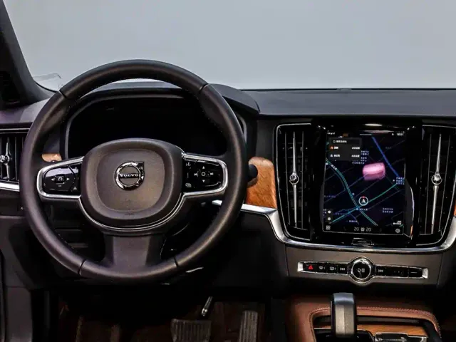 Volvo S90 — Фото автомобиля 21
