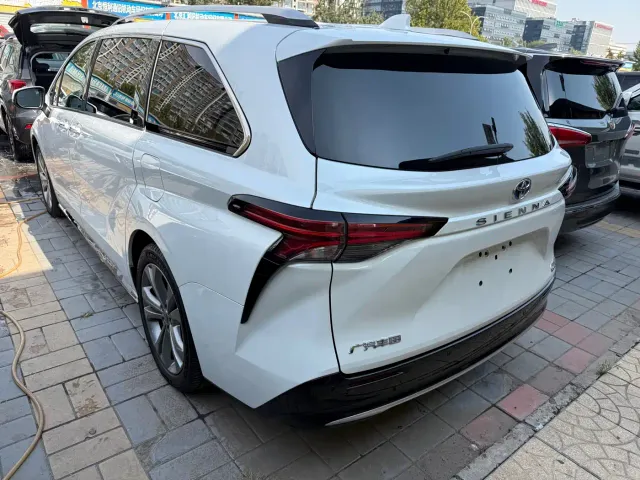 Toyota Sienna — Фото автомобиля 6