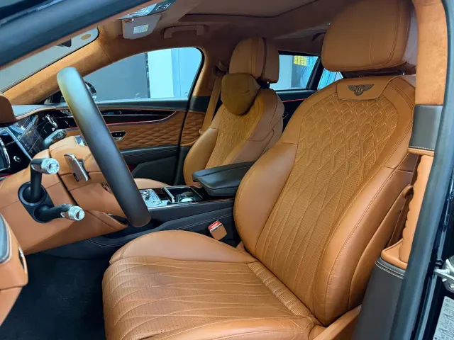 Bentley Flying Spur — Фото автомобиля 9
