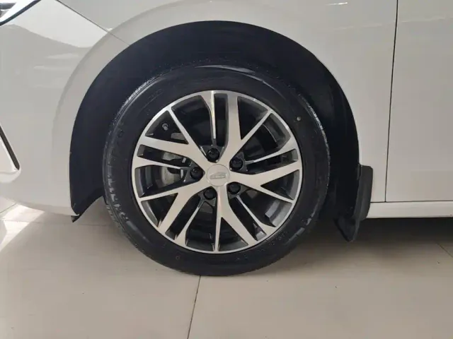 Geely Emgrand — Фото автомобиля 22