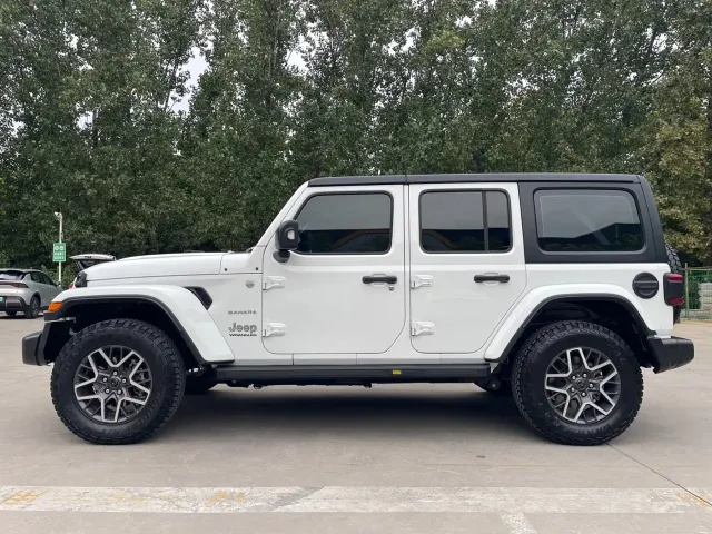 Jeep Wrangler — Фото автомобиля 5