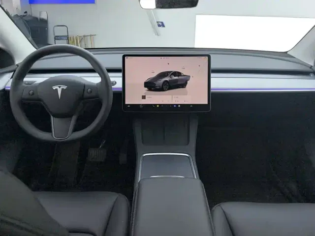 Tesla Model Y — Фото автомобиля 12