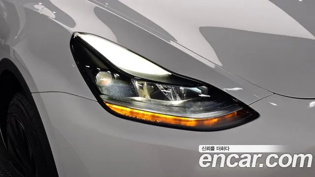 Tesla Model Y — Фото автомобиля 20