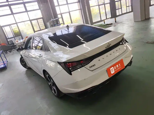 Hyundai Elantra — Фото автомобиля 3