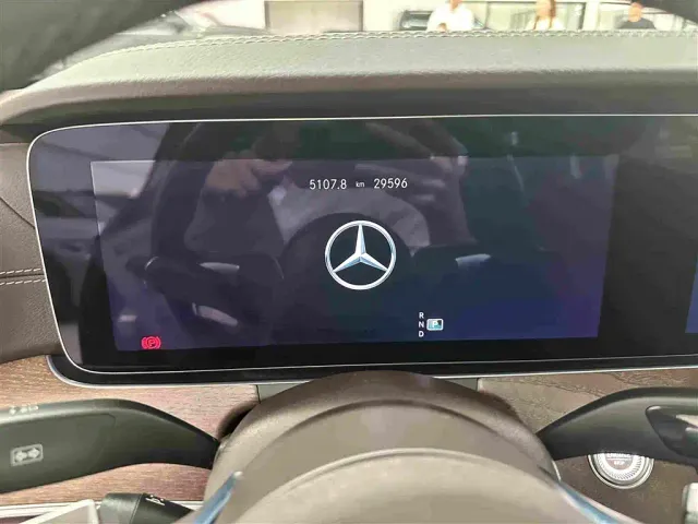 Mercedes-Benz E-Class — Фото автомобиля 9