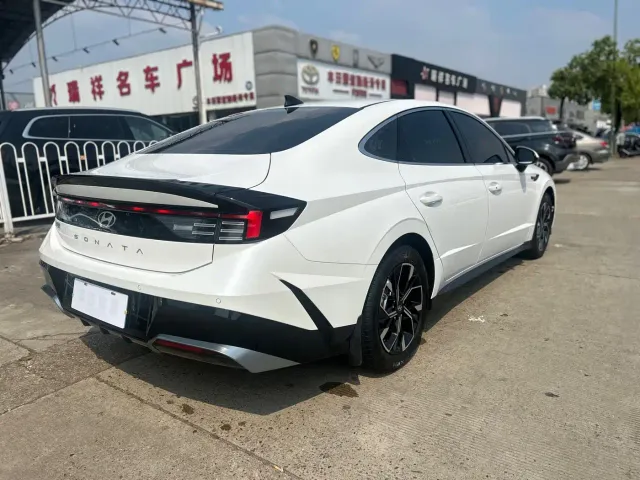 Hyundai Sonata — Фото автомобиля 11