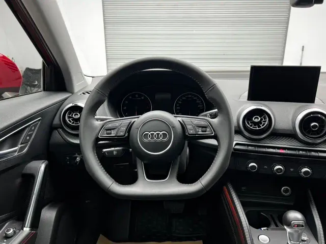 Audi Q2L — Фото автомобиля 11