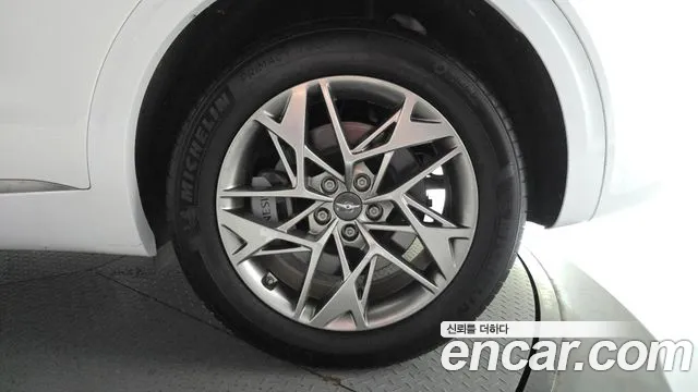 Genesis GV70 — Фото автомобиля 6
