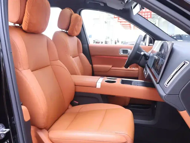 Li Auto L8 — Фото автомобиля 21
