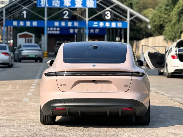 Nio ET5 — Фото автомобиля 5