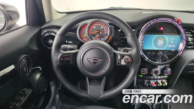 Mini Cooper Cooper 5 дверей Classic Launch Pack — Фото автомобиля 13