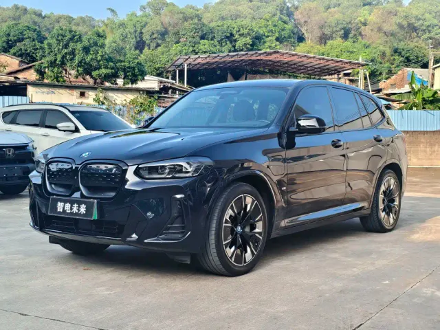 Фотография автомобиля — BMW iX3