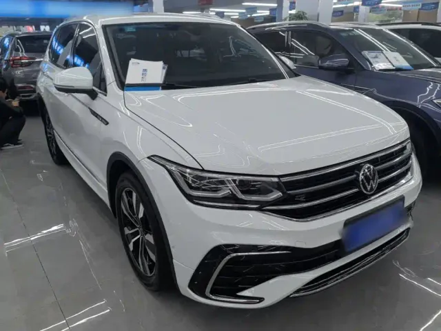 Volkswagen Tiguan L — Фото автомобиля 3