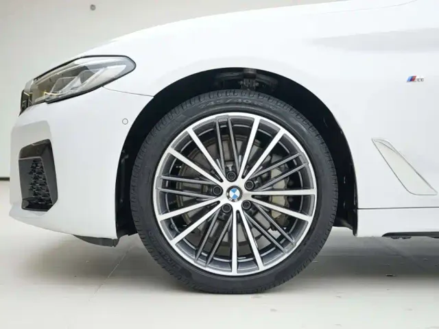 BMW 5 Series — Фото автомобиля 15