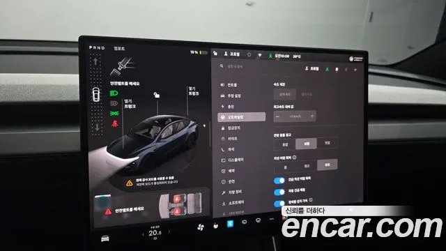 Tesla Model Y — Фото автомобиля 30