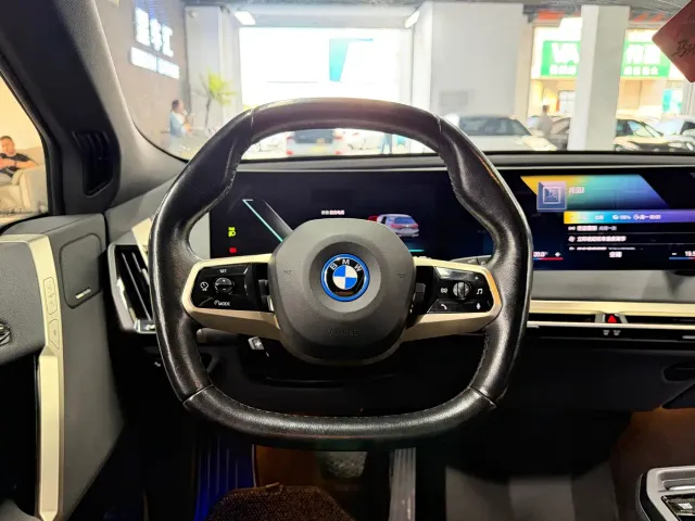 BMW iX — Фото автомобиля 8