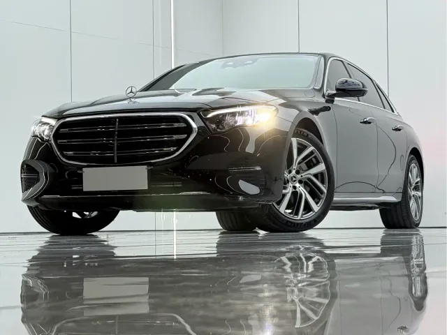 Mercedes-Benz E-Class — Фото автомобиля 2