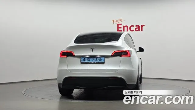 Tesla Model Y — Фото автомобиля 4