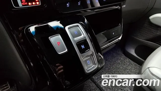 Hyundai Staria Staria 4WD Lounge 9 мест — Фото автомобиля 9