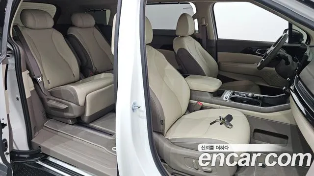 Kia Carnival Generation 4 — Фото автомобиля 11