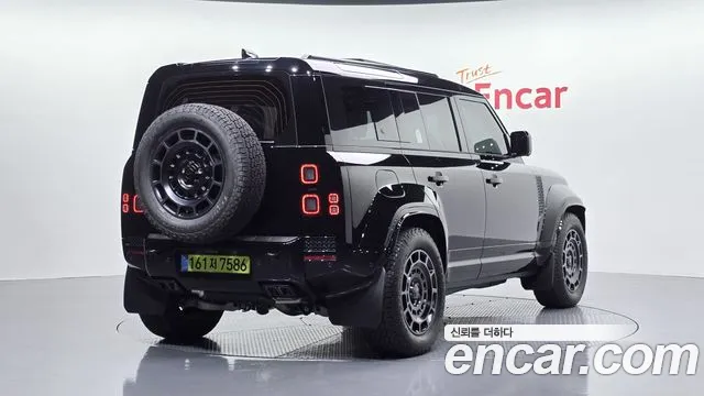 Land Rover Defender — Фото автомобиля 2