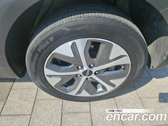 Kia Niro — Фото автомобиля 19