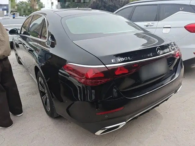 Mercedes-Benz E-Class — Фото автомобиля 4