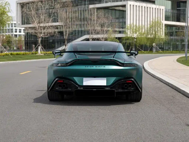 Aston Martin V8 Vantage — Фото автомобиля 5