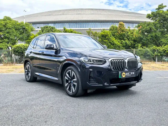 BMW iX3 — Фото автомобиля 3