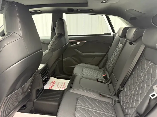 Audi SQ8 — Фото автомобиля 8