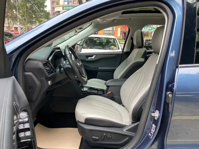Ford Escape — Фото автомобиля 10