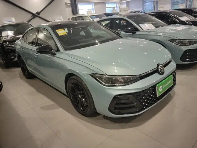 Volkswagen Passat — Фото автомобиля 3