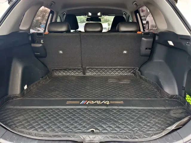 Toyota RAV4 — Фото автомобиля 12