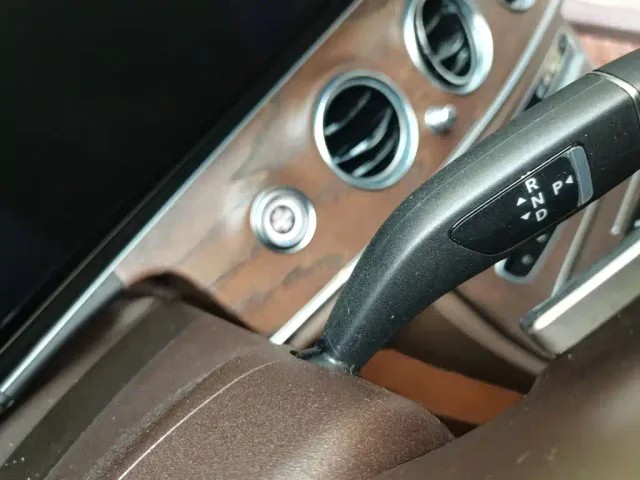 Mercedes-Benz E-Class — Фото автомобиля 6