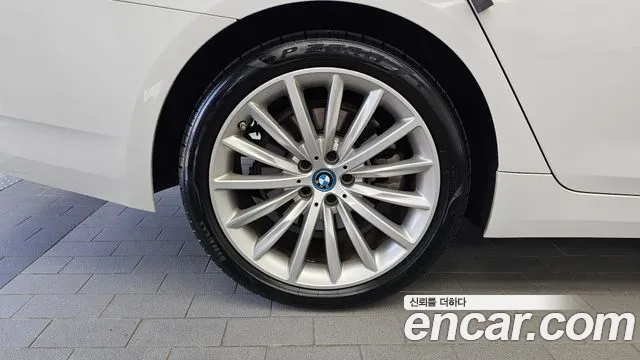 BMW 5-Series — Фото автомобиля 5