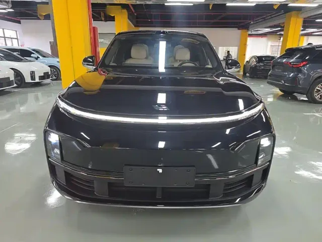 Li Auto L8 — Фото автомобиля 2