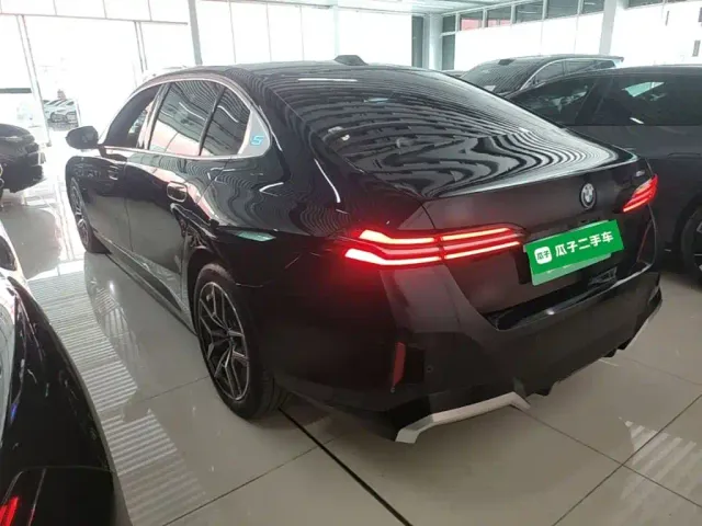 BMW i5 — Фото автомобиля 4
