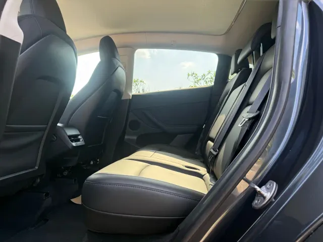 Tesla Model Y — Фото автомобиля 8