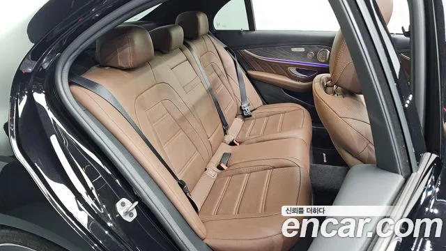 Mercedes-Benz E-Class — Фото автомобиля 10