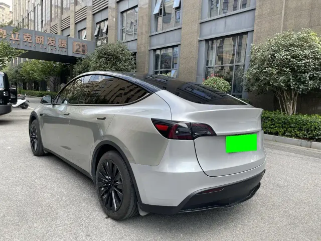 Tesla Model Y — Фото автомобиля 5